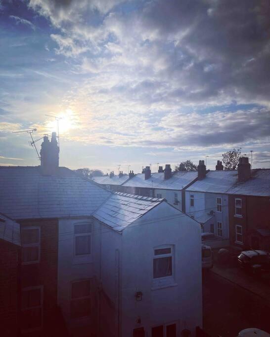 Chester/Handbridge Sleeps 9 + Netflix Hough Green Esterno foto